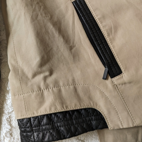 Danier leather jacket, size extra small. - Picture 4 of 7